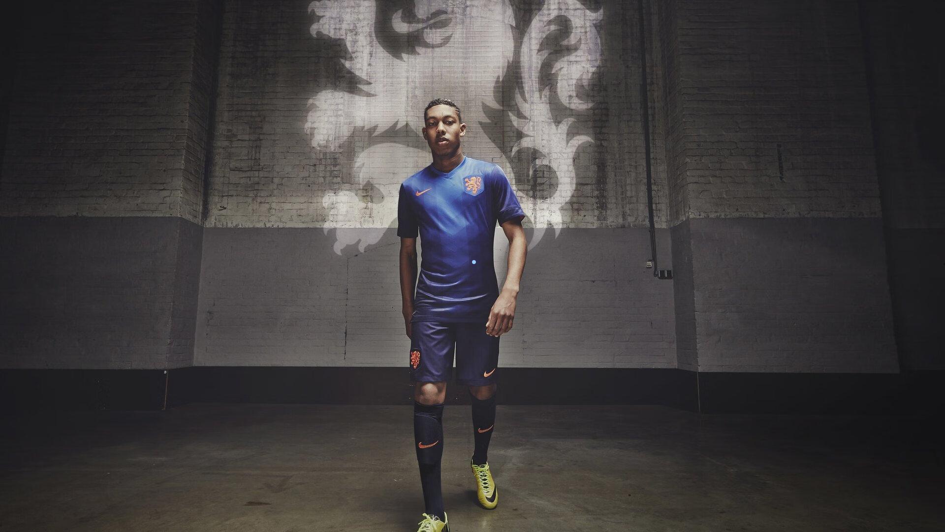 开云中文官网_红魔过渡时代的缩影，电讯报深度解析后弗格森时代两笔标志性引援