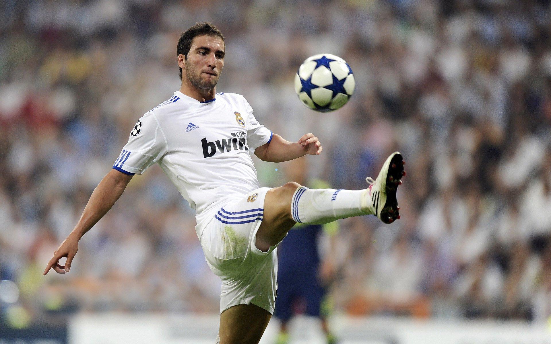 巴塞罗那财务曙光，功勋门神特尔施特根租借赫罗纳，双赢交易开启新征程